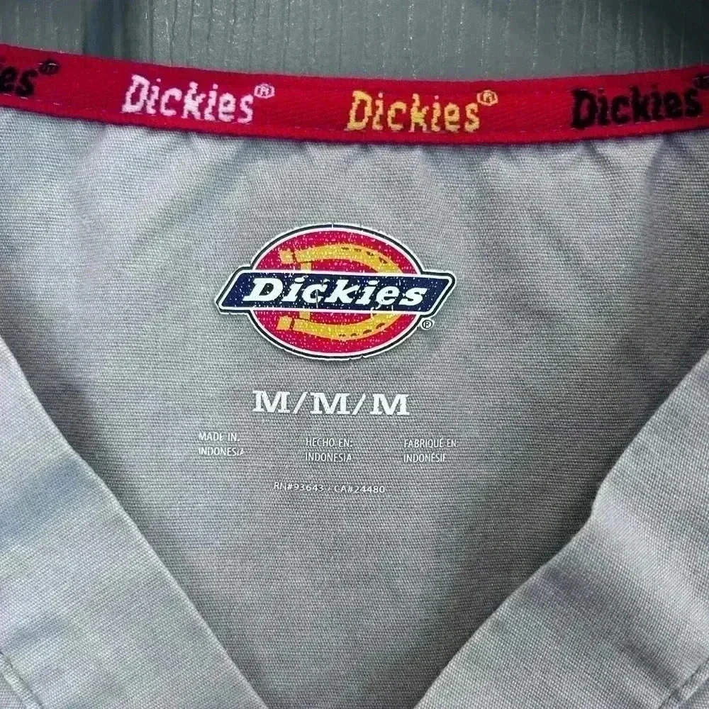 Women’s Dickies Gray Scrub Top Size Medium. - Picture 3 of 4